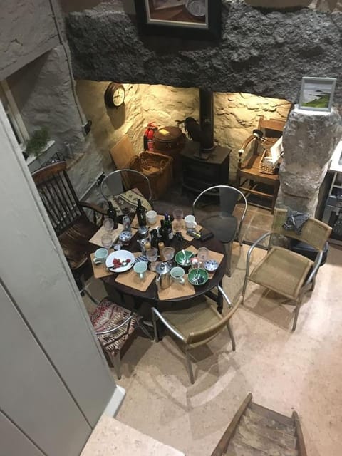 Photo of the whole room, Dining area