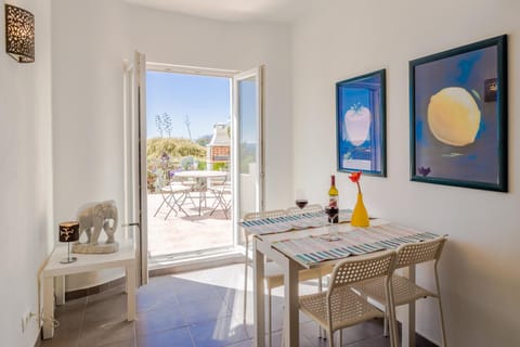 Living room, Dining area, Sea view