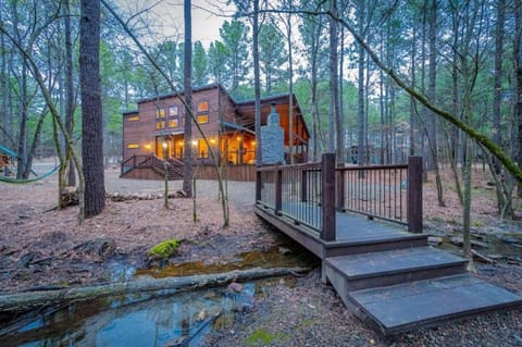 Fireside Creek Luxury Cabin House in Oklahoma