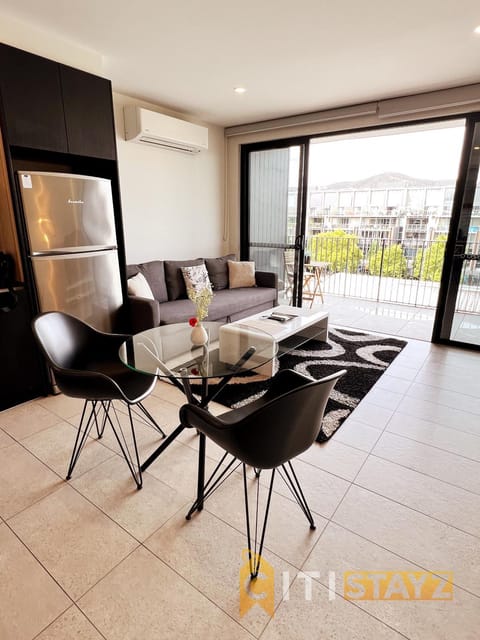 Stylish, Modern, Cute as a Button - Braddon CBD Apartment in Canberra