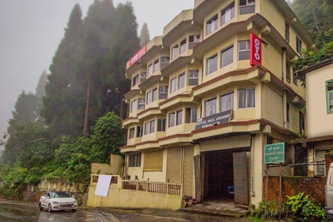 OYO Hill Grand Himalaya Hotel in Darjeeling