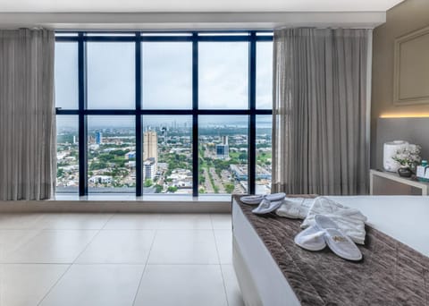 Bed, Photo of the whole room, Bedroom, City view, towels