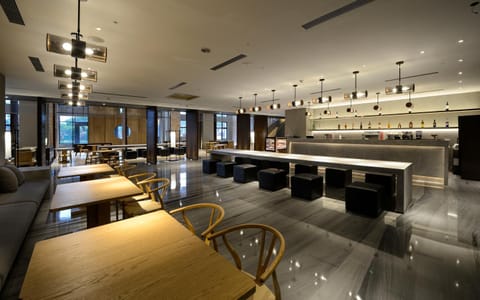 Restaurant/places to eat, Lounge or bar