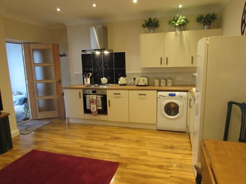 Apartment 6 - Classy, luxury one bedroom ground floor apartment steps from town station & theatre Wohnung in Darlington