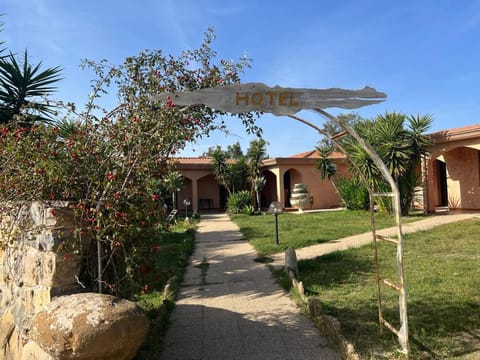 Property building, Day, Garden, Garden view