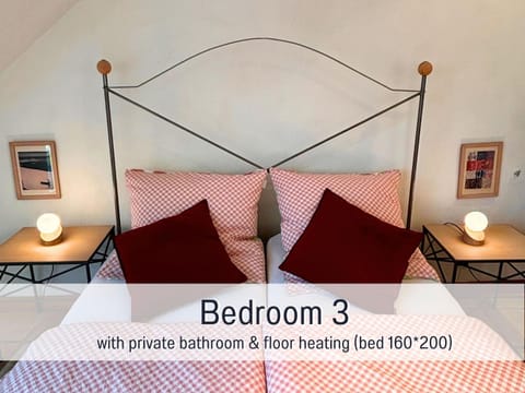 Shower, Toilet, Bed, Sauna, Bathroom, View (from property/room), View (from property/room), Balcony/Terrace, Photo of the whole room, Decorative detail, Seating area, Bedroom, Text overlay, Text overlay, Pets, Seasons, cot, hair dryier, heating, heating, pet friendly, towels, towels, wardrobe, laundry, laundry, washing machine