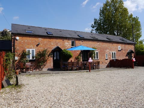 The Shakespeare Lodge - Sleeps up to 12 - HOT TUB House in England