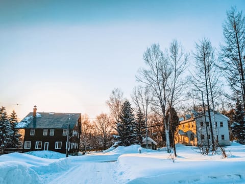 Nearby landmark, Neighbourhood, Winter, Sunset