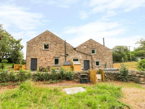 Overlea Cowshed House in Hayfield