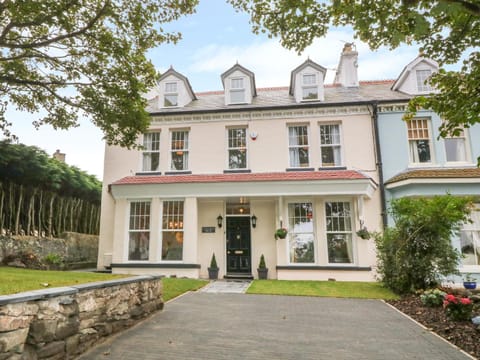 Lyngaran House House in Wales