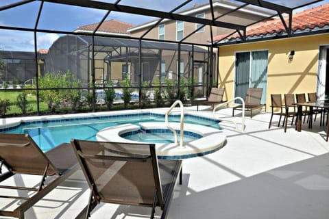 Patio, Swimming pool, sunbed