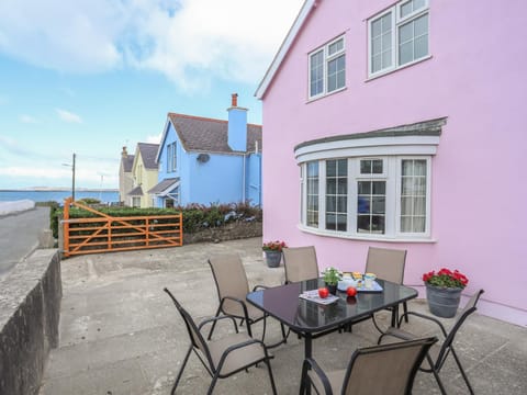 The Pink House House in Rhosneigr