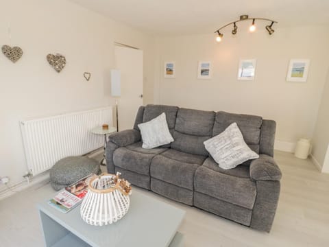 Sunset Sands Condo in Deganwy