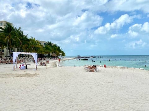 Luxury Lagoon front Villa by CASA PARAISO Villa in Cancun