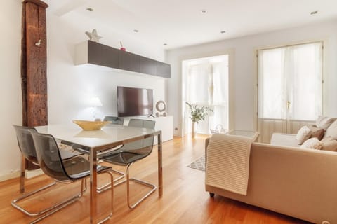 TV and multimedia, Living room, Photo of the whole room, Dining area