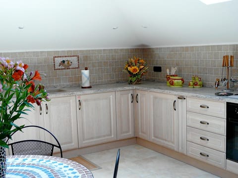 Coffee/tea facilities, Food and drinks, stove