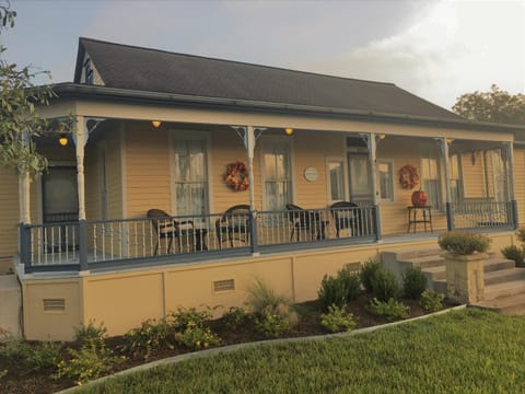 Das Meyer Haus - Luxe Victorian Villa in Texas