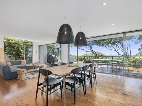 Stunning Seaviews, Sunshine Beach House in Noosa Heads