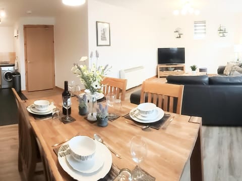 Inverness City Centre Apartment with Elevator and Google Chromecast Apartamento in Inverness