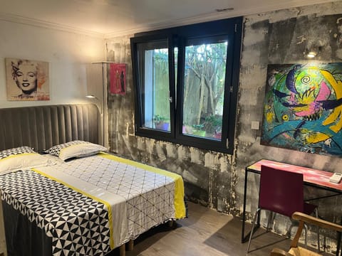 Chambre Double La Cigale Insolite Vacation rental in Provence-Alpes-Côte d'Azur