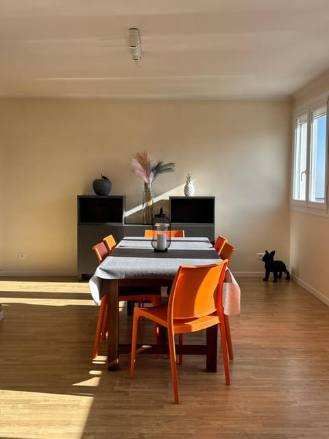 Lounge or bar, Lunch