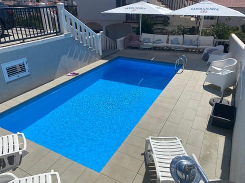 View (from property/room), Pool view, Swimming pool, sunbed