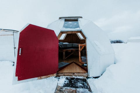 Property building, Facade/entrance, Winter