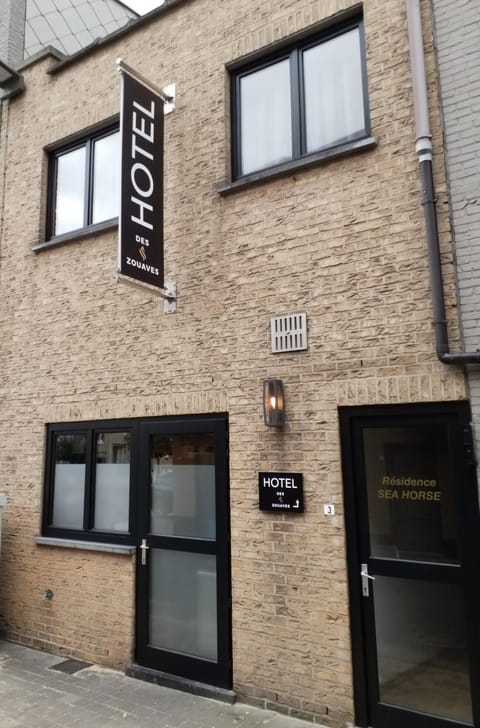 Facade/entrance
