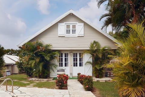 Facade/entrance, Garden