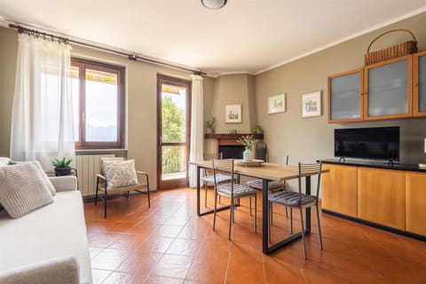 TV and multimedia, Living room, Dining area