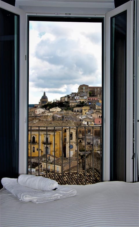 Summer, View (from property/room), City view, Landmark view, Landmark view