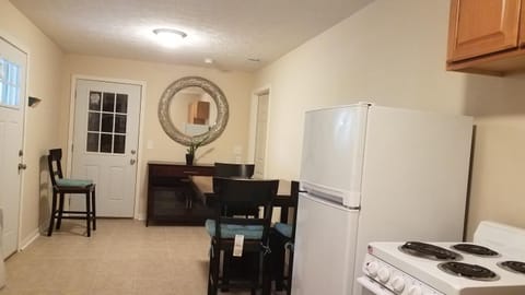 SAFE NEIGHBORHOOD Apartment in Louisville