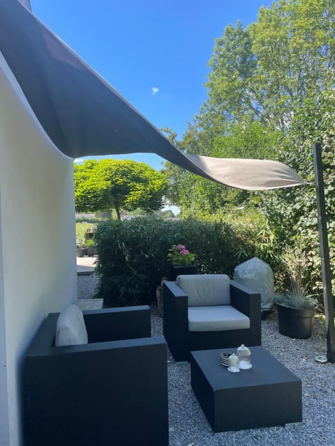 Studio tout neuf. Court séjour, loisirs, professionnel Bed and Breakfast in Wallonia, Belgium