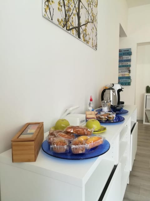 Coffee/tea facilities, Food and drinks, Breakfast