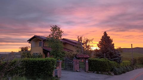 Property building, Day, Natural landscape, Sunrise