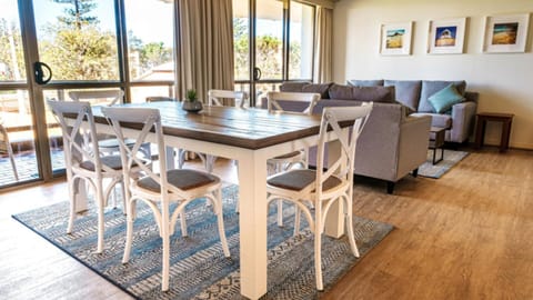 Perfectly Positioned Beachfront Apartment - Unit 6 House in Port Macquarie