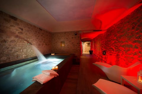 Hot Tub, Sauna, Spa and wellness centre/facilities