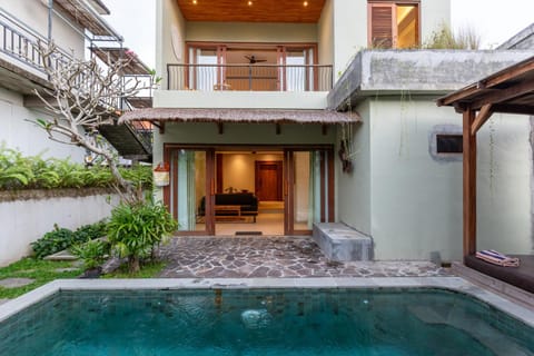 Property building, Balcony/Terrace, Pool view, Swimming pool