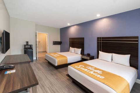 Days Inn & Suites by Wyndham La Porte Hotel in La Porte