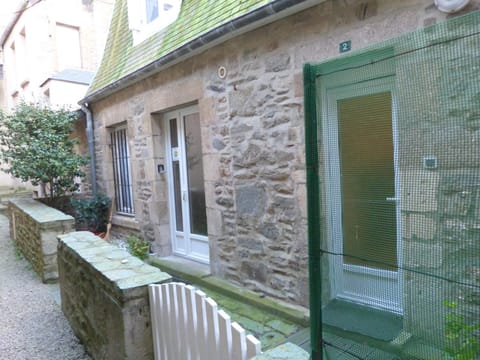 Patio, Facade/entrance