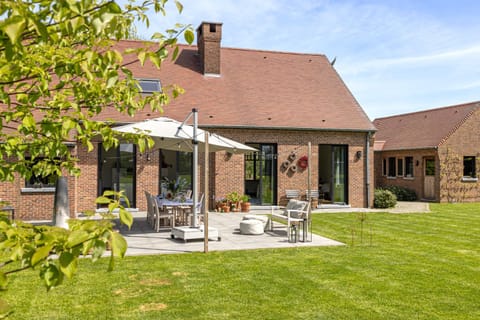 BBQ facilities, Garden, Balcony/Terrace, flat iron