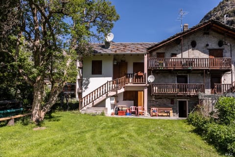 Property building, Garden, View (from property/room), Garden view