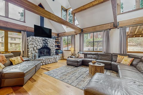 Hidden Lodge House in Idyllwild-Pine Cove