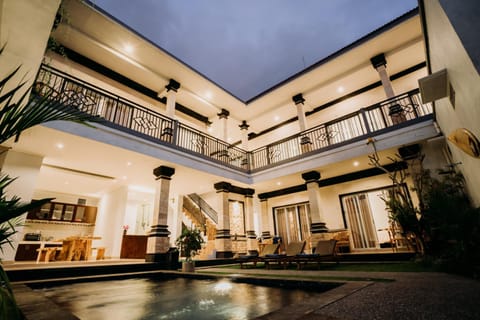 Property building, Facade/entrance, Bird's eye view, Floor plan