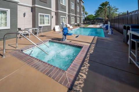 Microtel Inn & Suites by Wyndham Tracy Hotel in Tracy