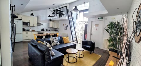 Mía Suites II Loft Centro Histórico - PARKING & WIFI FREE Condo in Burgos