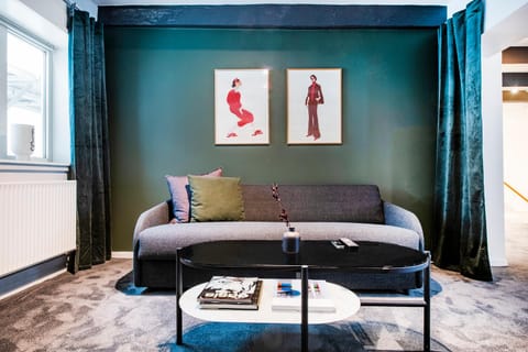 Living room, Seating area