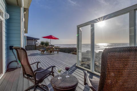 The Ocean Lounge Casa in Newport