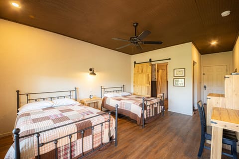 -Pet Friendly- Miners Cabin #5 -Two Double Beds - Private Balcony Campground/ 
RV Resort in Tombstone