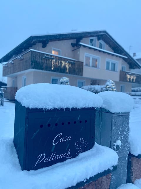 Facade/entrance, Winter, Mountain view